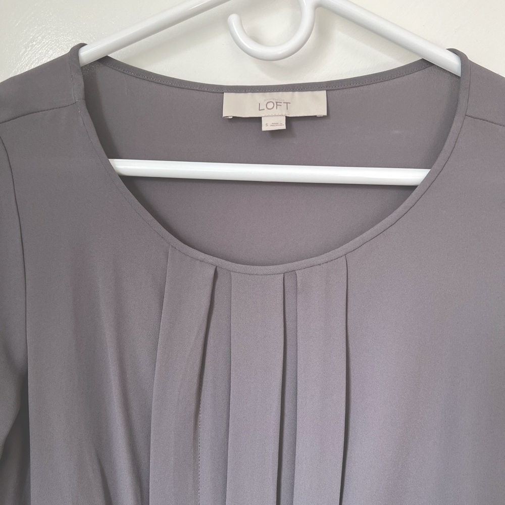 Grey fluid shirt with front pleats by Loft. Size S.